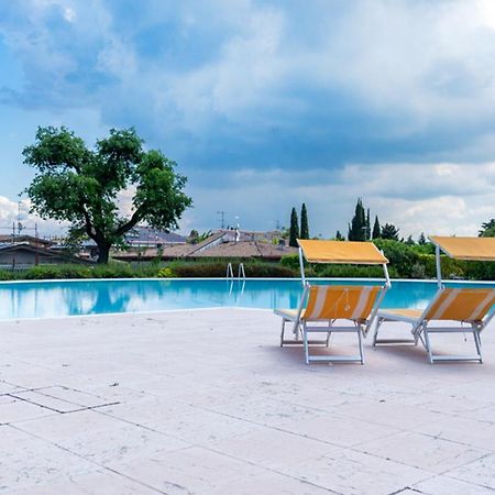 Oleandro Apartment - Featuring A Private Garden And Access To 5 Pools Desenzano del Garda Exteriér fotografie