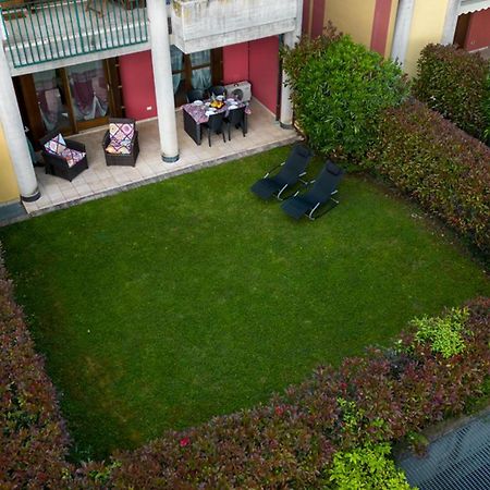 Oleandro Apartment - Featuring A Private Garden And Access To 5 Pools Desenzano del Garda Exteriér fotografie