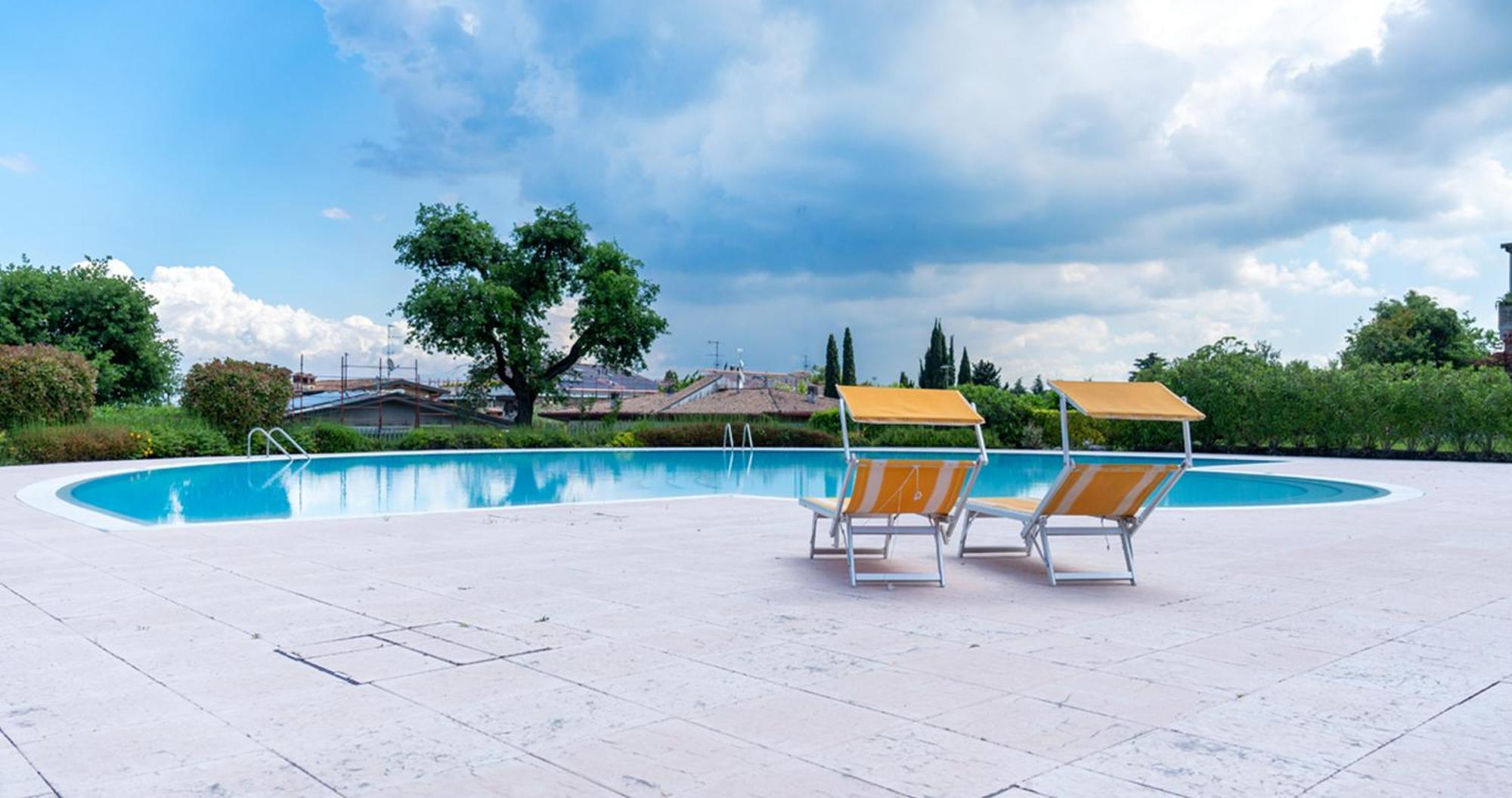 Oleandro Apartment - Featuring A Private Garden And Access To 5 Pools Desenzano del Garda Exteriér fotografie