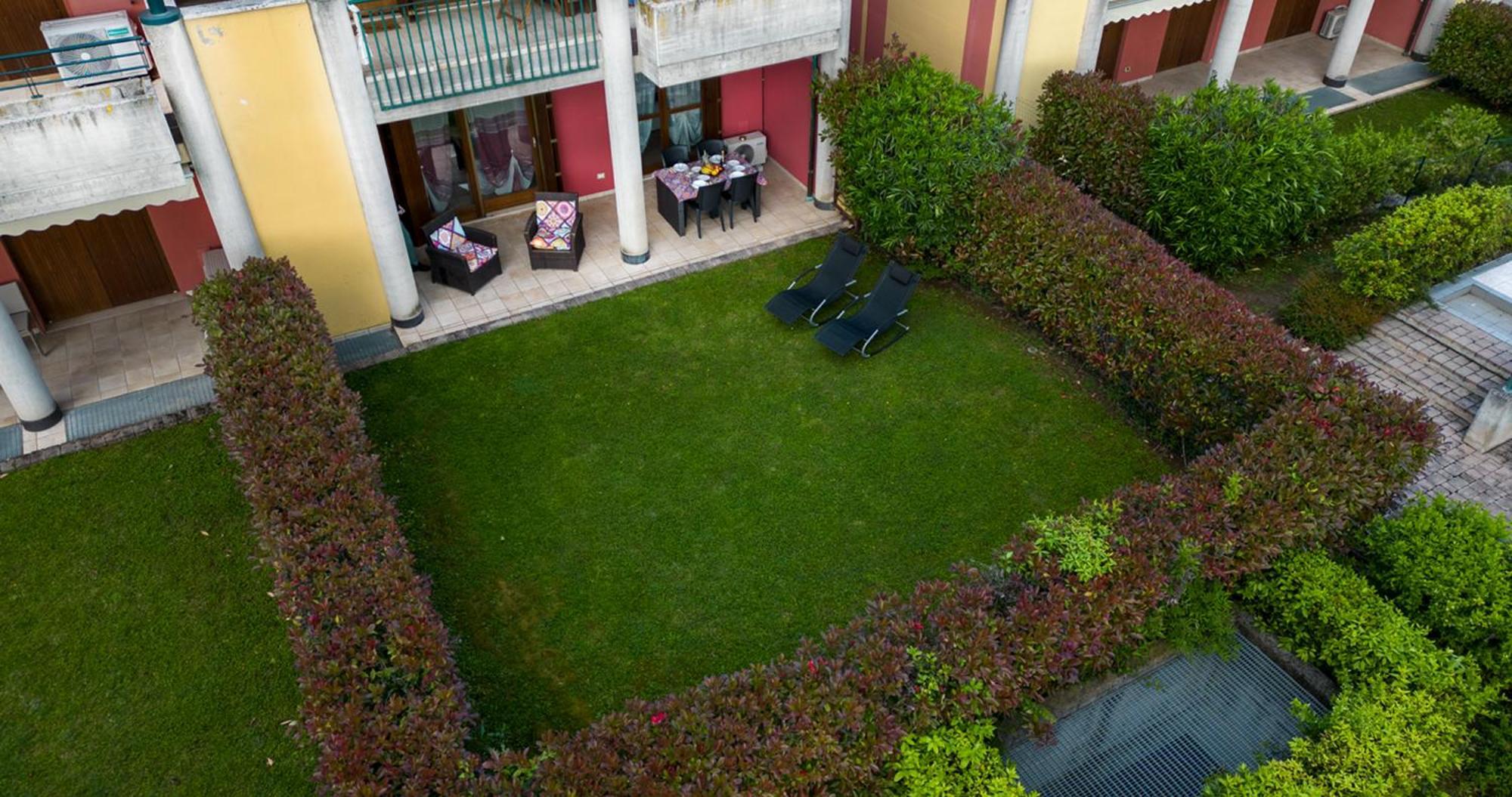 Oleandro Apartment - Featuring A Private Garden And Access To 5 Pools Desenzano del Garda Exteriér fotografie