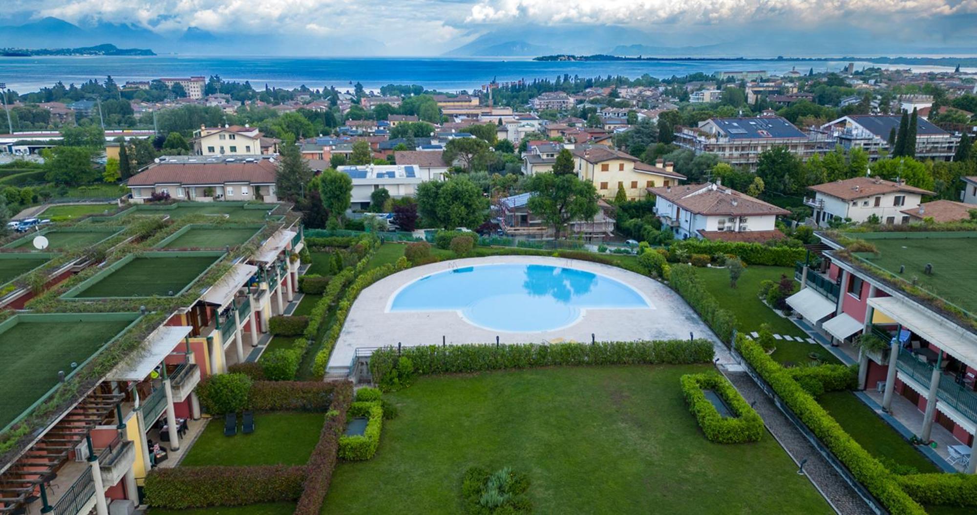 Oleandro Apartment - Featuring A Private Garden And Access To 5 Pools Desenzano del Garda Exteriér fotografie