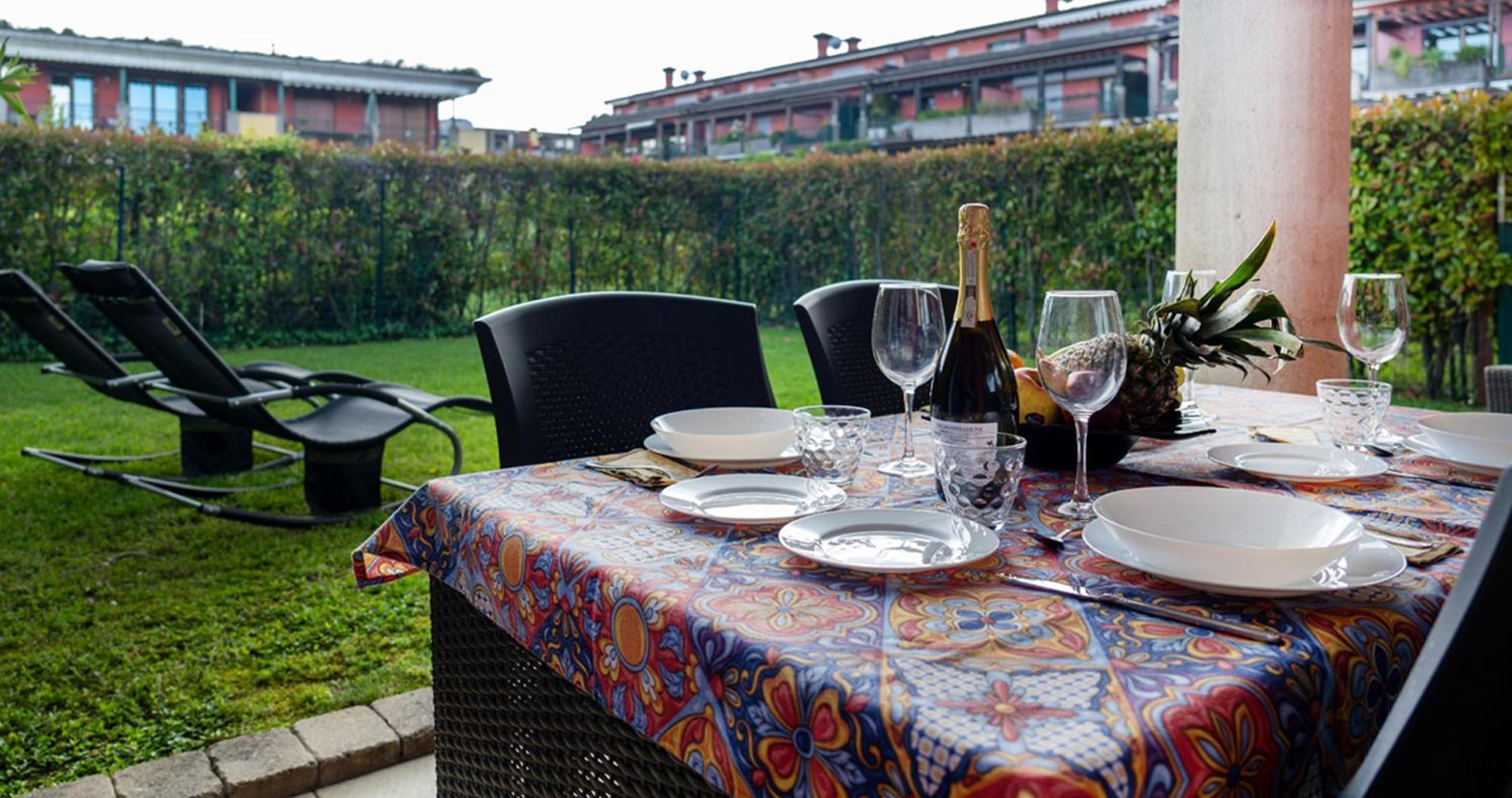 Oleandro Apartment - Featuring A Private Garden And Access To 5 Pools Desenzano del Garda Exteriér fotografie