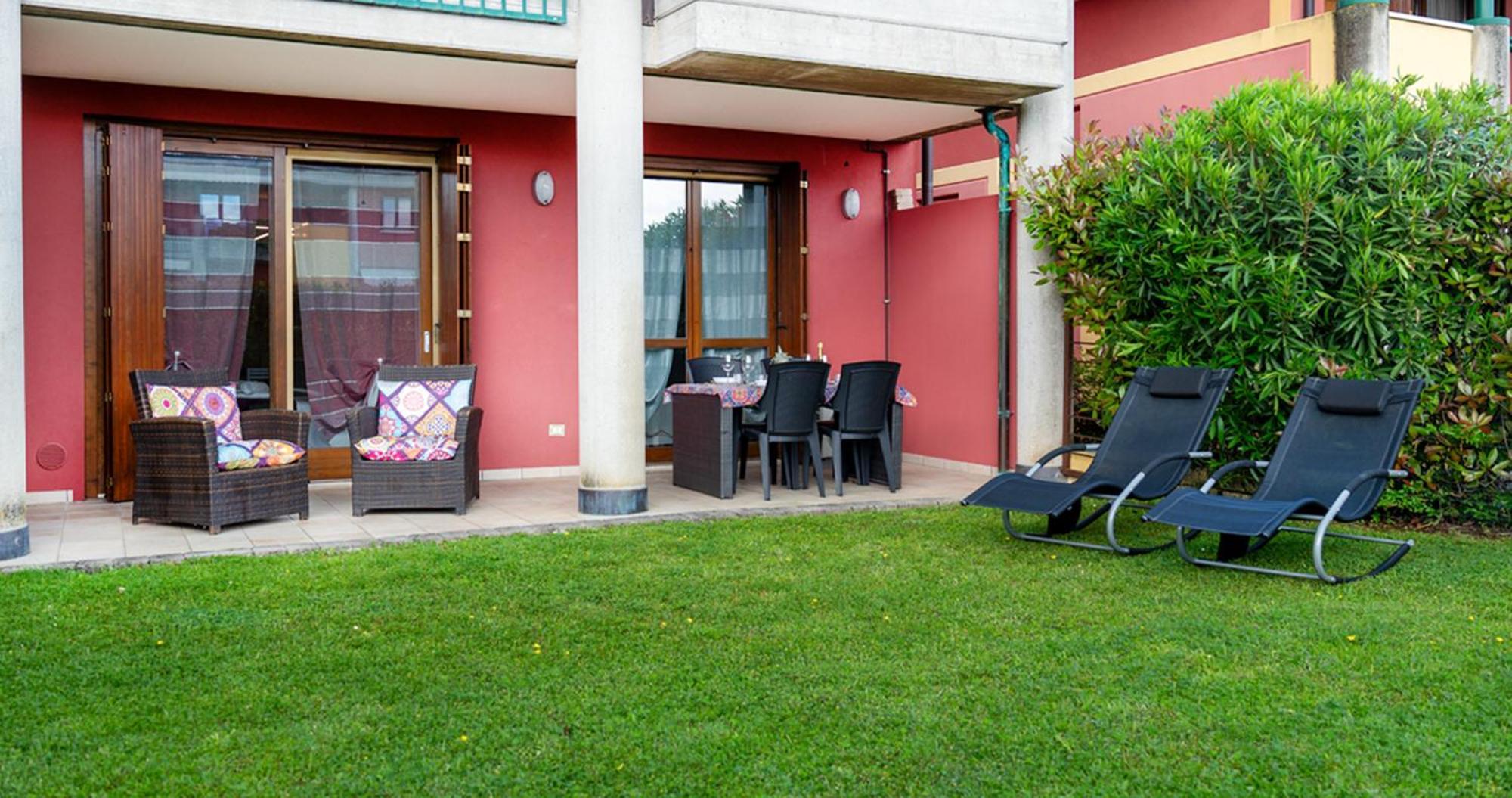 Oleandro Apartment - Featuring A Private Garden And Access To 5 Pools Desenzano del Garda Exteriér fotografie